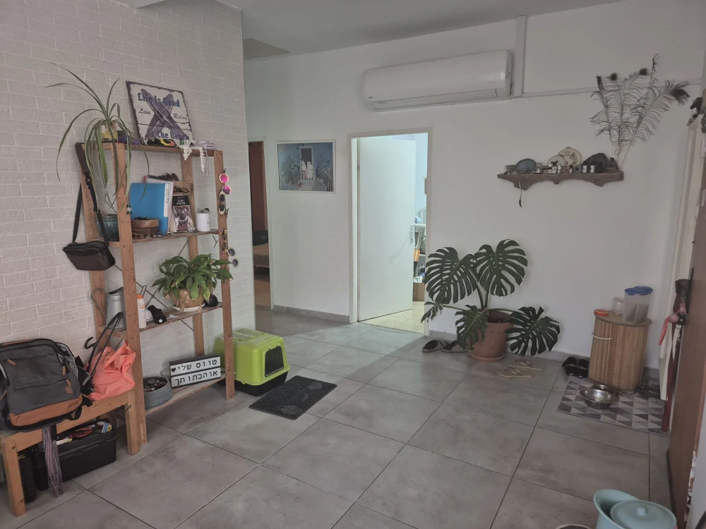להשכרה בגבעת אולגה דירת 3.5 חדרים עם מרפסת וחצר — תמונה 4