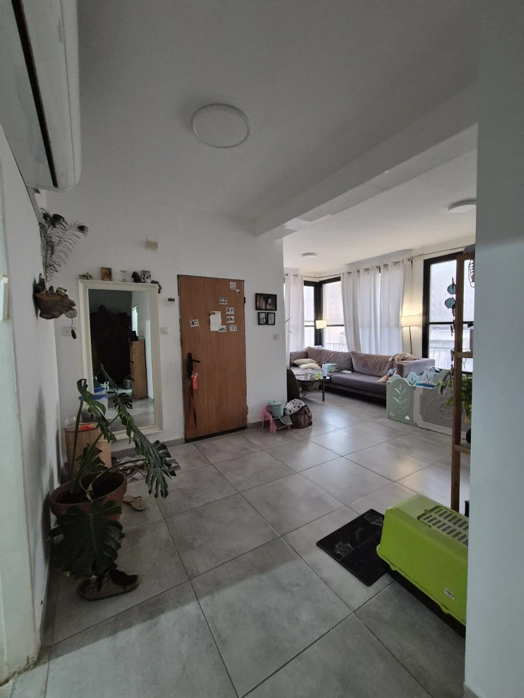 להשכרה בגבעת אולגה דירת 3.5 חדרים עם מרפסת וחצר — תמונה 5