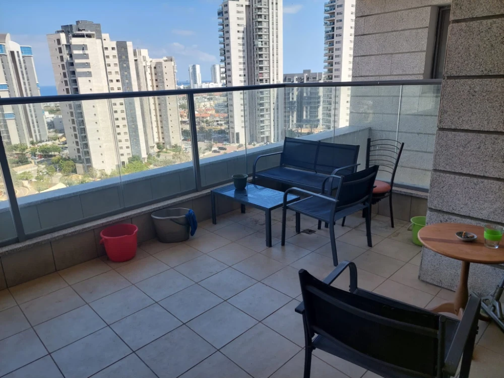 למכירה בגבעת אולגה בשכונת עין הים דירת 5 חדרים — תמונה 2