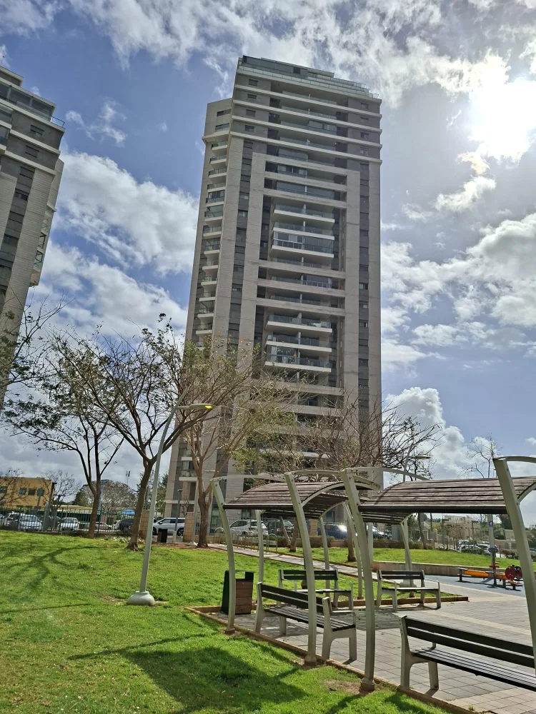 למכירה בגבעת אולגה בשכונת עין הים דירת 5 חדרים — תמונה 4