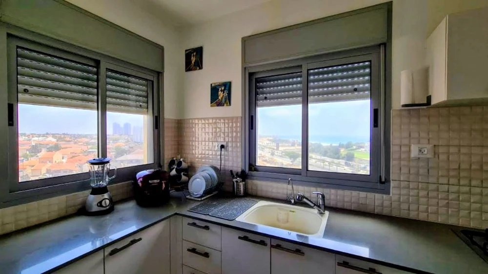 למכירה דירת 4 ח' בגבעת אולגה ברחוב שדרות מנחם בגין — תמונה 5