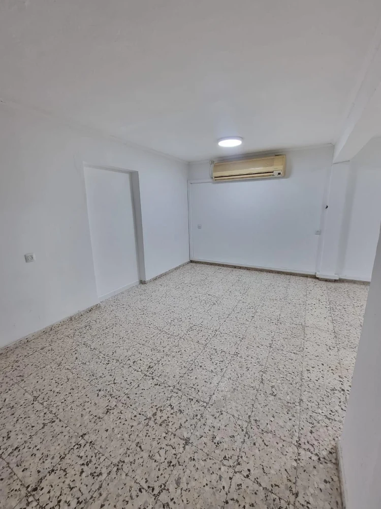להשכרה בגבעת אולגה יחידת דיור 2 חדרים — תמונה 2