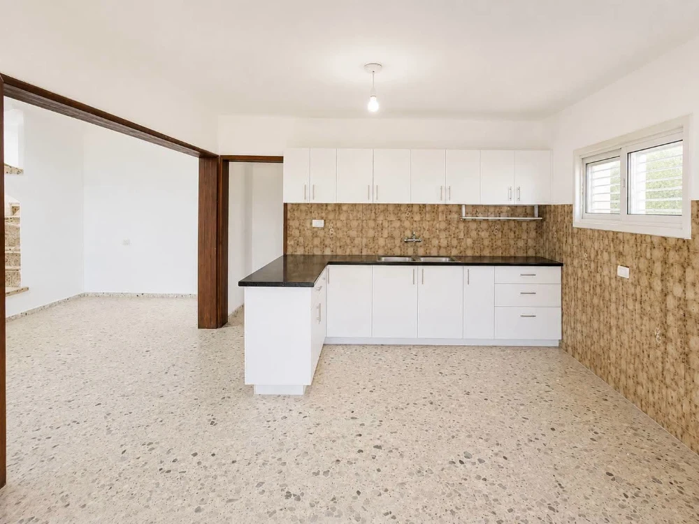 למכירה בגבעת אולגה דו משפחתי 350/170 — תמונה 4