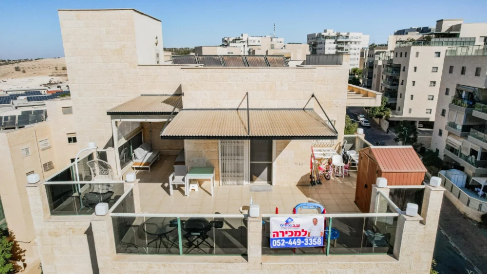 פנטהאוז מדהים עם מרפסת ענקית