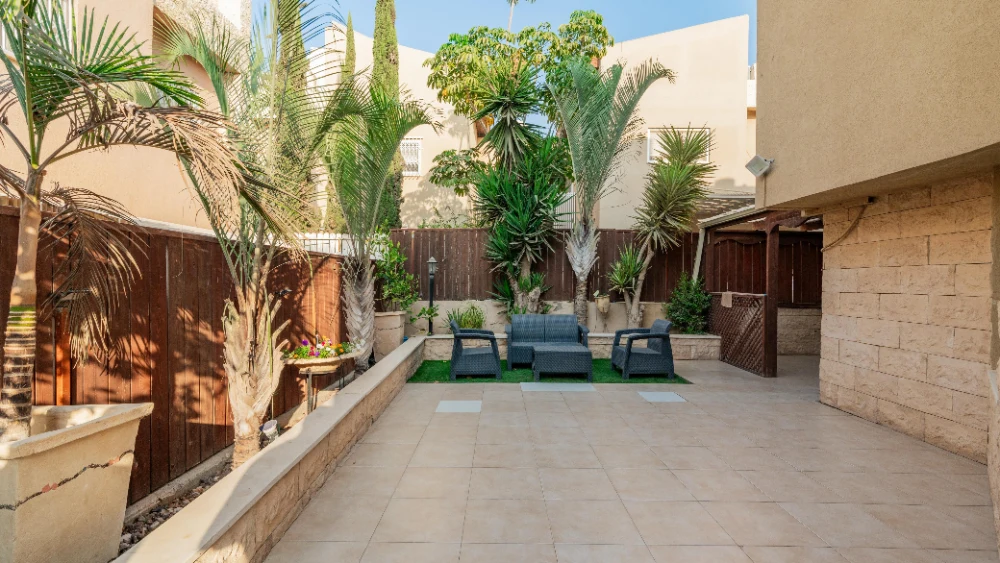 למכירה קוטג בשכונה ט — תמונה 3